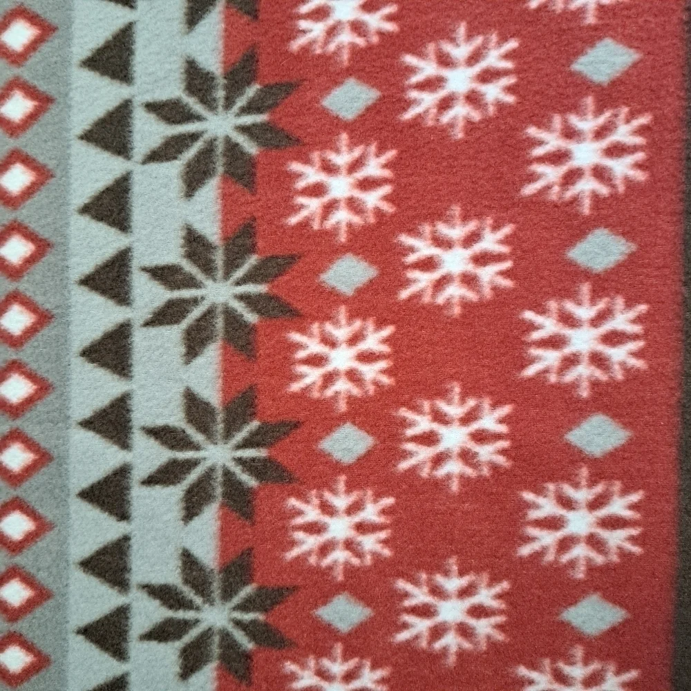Fleece Blanket/Throw In A Winter Pattern Size 48